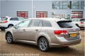 Toyota Avensis Wagon - 1.8 VVTi Business , Leer, Navi, Clima, Stoelverwarming - 1 - Thumbnail