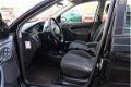Ford Focus Wagon - 1.6-16V Ghia / Airco / Trekhaak / APK 04-2020 - 1 - Thumbnail