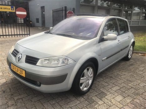 Renault Mégane - 1.6-16V Privilège Luxe - 1