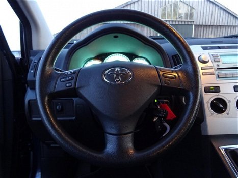 Toyota Verso - 1.6 VVT-i Terra Met Airco + Cruise Nu € 5.975, - 1