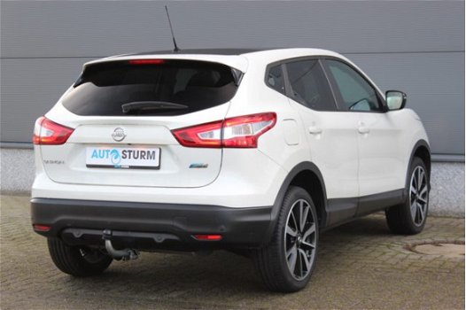 Nissan Qashqai - 1.6 dCi Connect Edition *Trekgewicht 1800kg* | Panoramadak | Trekhaak | 19'' Velgen - 1