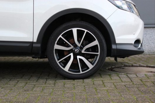 Nissan Qashqai - 1.6 dCi Connect Edition *Trekgewicht 1800kg* | Panoramadak | Trekhaak | 19'' Velgen - 1