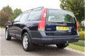 Volvo V70 Cross Country - 2.4T 200pk 4WD ECC/cruise/trekhaak youngtimer - 1 - Thumbnail