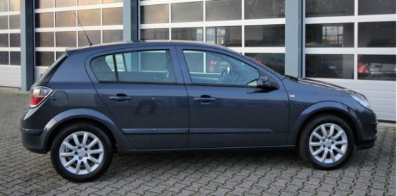 Opel Astra - 1.6 Temptation Automaat - 1