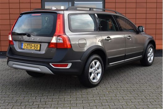 Volvo XC70 - 2.4 D5 185PK AWD Automaat Leder/Navigatie - 1