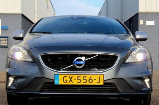 Volvo V40 - 2.0 D2 R-Design (B) + Xenon + Leder + Navi + Lmv + Pdc - 1