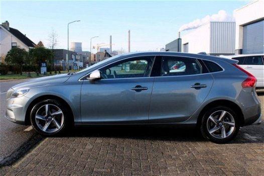 Volvo V40 - 2.0 D2 R-Design (B) + Xenon + Leder + Navi + Lmv + Pdc - 1