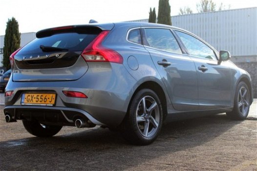 Volvo V40 - 2.0 D2 R-Design (B) + Xenon + Leder + Navi + Lmv + Pdc - 1