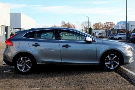 Volvo V40 - 2.0 D2 R-Design (B) + Xenon + Leder + Navi + Lmv + Pdc - 1