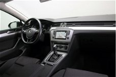 Volkswagen Passat Variant - 1.6 TDI Comfortline Automaat Led verlichting Navi ParkAssist