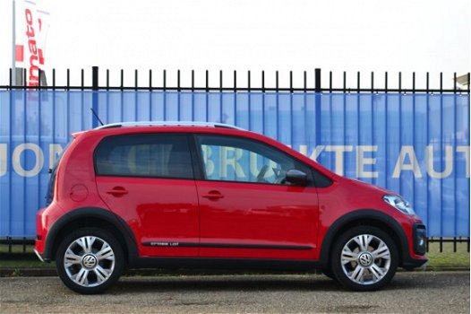 Volkswagen Up! - 1.0 75pk Cross up CLIMA / CRUISE / PDC / A.CAMERA / 16