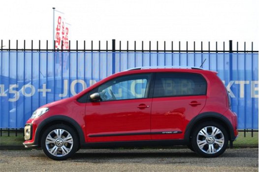 Volkswagen Up! - 1.0 75pk Cross up CLIMA / CRUISE / PDC / A.CAMERA / 16