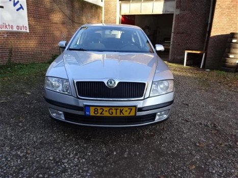 Skoda Octavia - 1.6 FSI Ambiente Attractive Business - 1