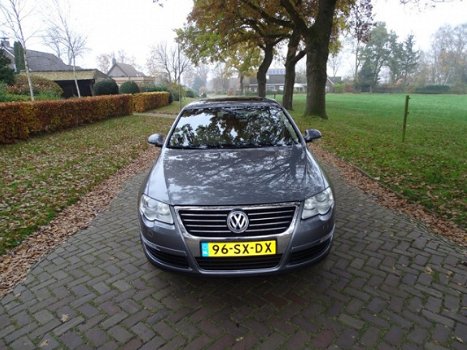 Volkswagen Passat - 2.0 FSI Highline - 1