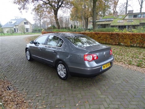 Volkswagen Passat - 2.0 FSI Highline - 1