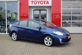 Toyota Prius - 1.8 Aspiration met lederen bekleding en navigatie - 1 - Thumbnail