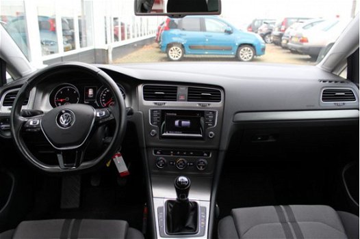 Volkswagen Golf - 1.6 TDI Highline BlueMotion / Trekhaak / Clima / Cruise / Navi - 1