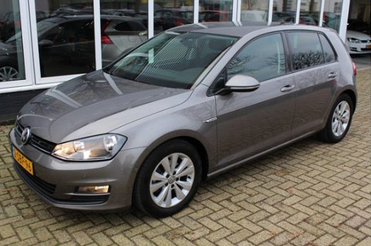 Volkswagen Golf - 1.6 TDI Highline BlueMotion / Trekhaak / Clima / Cruise / Navi - 1