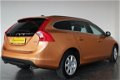Volvo V60 - 2.4 D5 Momentum / Navigatie / Xenon / Opendak - 1 - Thumbnail