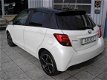 Toyota Yaris - 1.5 Hybride Dynamic Bi-Tone 30.000 km - 1 - Thumbnail