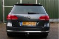 Volkswagen Passat Variant - 1.6 TDI Comfortline 140 PK TDI, DSG, NAVIGATIE, CLIMA, TREKHAAK - 1 - Thumbnail