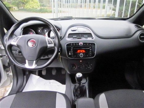 Fiat Punto - 0.9 TwinAir Turbo 100pk 5d Street - 1