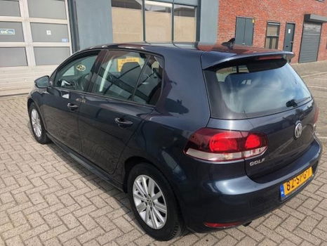 Volkswagen Golf - 1.6 TDI BlueMotion /Navigatie /5 drs - 1