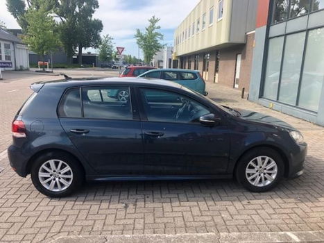 Volkswagen Golf - 1.6 TDI BlueMotion /Navigatie /5 drs - 1