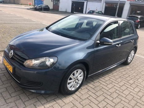 Volkswagen Golf - 1.6 TDI BlueMotion /Navigatie /5 drs - 1