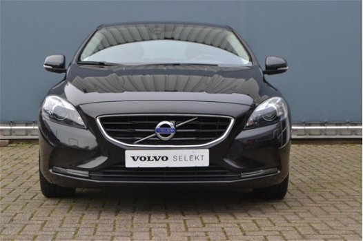 Volvo V40 - 2.0 D2 120PK Nordic+ / Parkeerverwarming / Xenon - 1