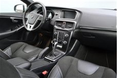 Volvo V40 - 2.0 D2 120PK Nordic+ Sport / Parkeerverwarming / LED