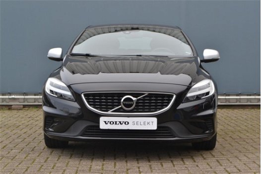 Volvo V40 - 2.0 D2 120PK Nordic+ Sport / Parkeerverwarming / LED - 1