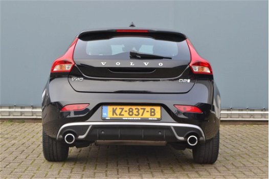 Volvo V40 - 2.0 D2 120PK Nordic+ Sport / Parkeerverwarming / LED - 1