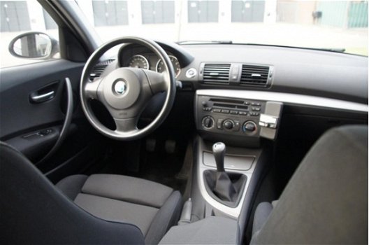 BMW 1-serie - 116i Business Line Airco, Parrot telefonie, Lichtmetalenvelgen - 1