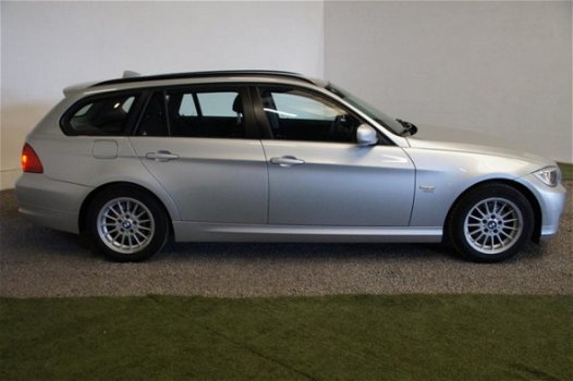 BMW 3-serie Touring - 318i High Executive - 1