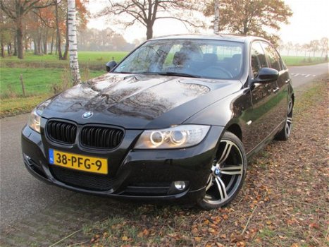 BMW 3-serie - 318I EXECUTIVE / NAVI / XENON / 2011 - 1