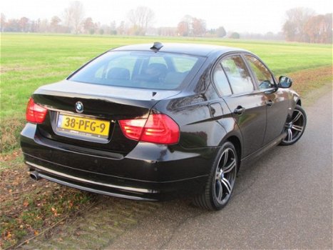 BMW 3-serie - 318I EXECUTIVE / NAVI / XENON / 2011 - 1