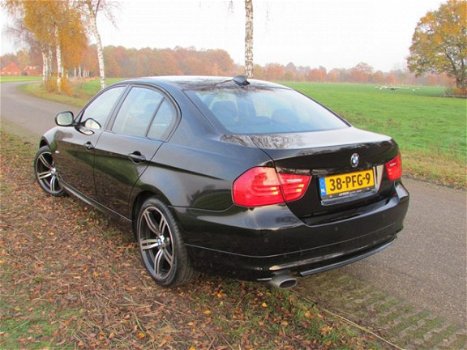 BMW 3-serie - 318I EXECUTIVE / NAVI / XENON / 2011 - 1