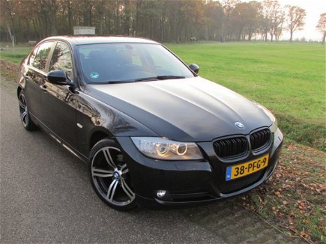 BMW 3-serie - 318I EXECUTIVE / NAVI / XENON / 2011 - 1