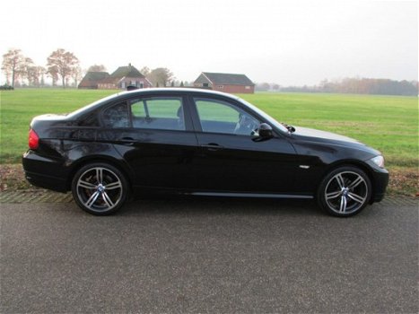 BMW 3-serie - 318I EXECUTIVE / NAVI / XENON / 2011 - 1