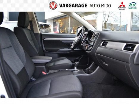 Mitsubishi Outlander - 2.0 Intense Automaat -LAGE KM STAND - 1