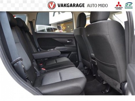 Mitsubishi Outlander - 2.0 Intense Automaat -LAGE KM STAND - 1