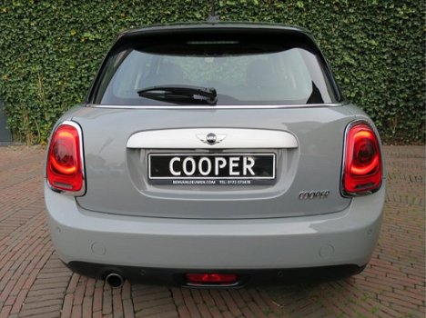 Mini Mini Cooper - 1.5 5-deurs Chili F55 met navi, LED, PDC en half leder - 1