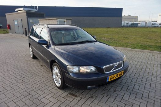 Volvo V70 - 2.4 T Comfort Line , LEDER, AIRCO, CRUISE , 200PK , YOUNGTIMER, NWE DISTRIBUITIE, TREKHA - 1