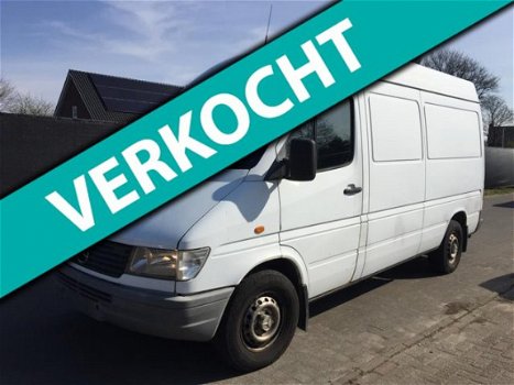 Mercedes-Benz Sprinter - 210 D - 1