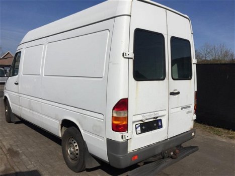 Mercedes-Benz Sprinter - 210 D - 1