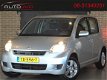 Daihatsu Sirion 2 - 1.3-16V Comfort AUTOMAAT AIRCO/CV/LMV etc. SUPER NETJES - 1 - Thumbnail