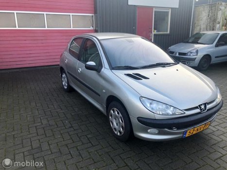 Peugeot 206 - 1.4-16V Gentry Premium - 1