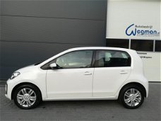 Volkswagen Up! - 1.0 BMT high up airco, parkeersensoren achter, lederen stuur