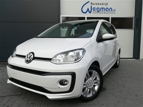 Volkswagen Up! - 1.0 BMT high up airco, parkeersensoren achter, lederen stuur - 1